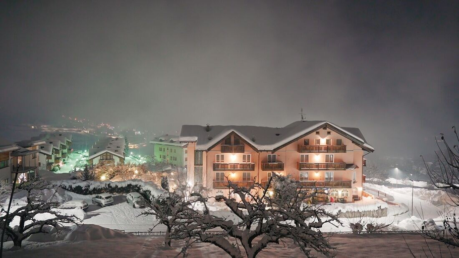 Exterior & Views 2, Hotel Michela, Trento