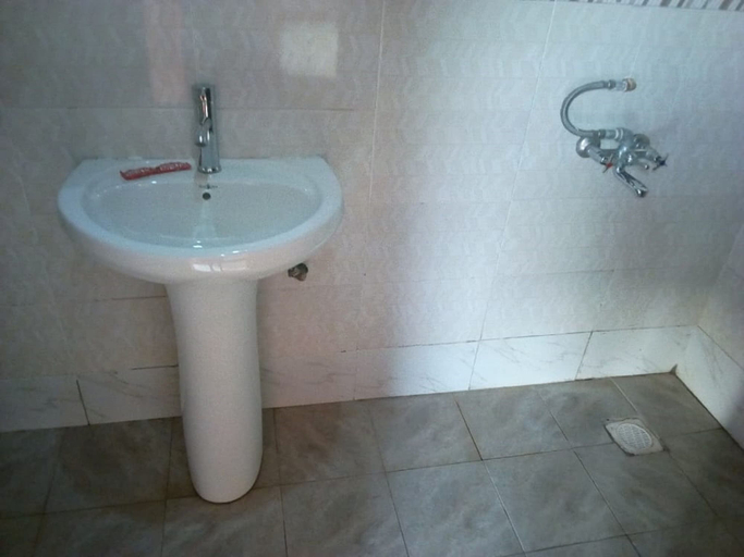 Bathroom 3, Miami Garden Resort, Yatta