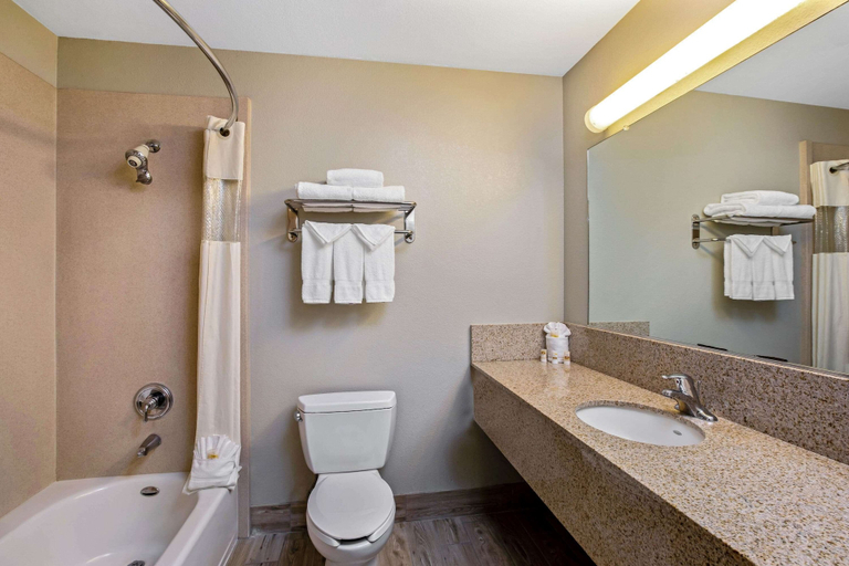 Bathroom 4, La Quinta Inn & Suites by Wyndham Manteca - Ripon, San Joaquin