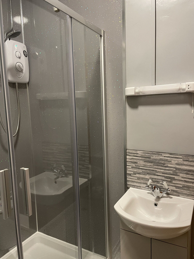 Bathroom 4, The Hole In The Wall, Cambridgeshire