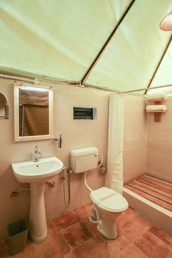 Bathroom 4, Dev Bhoomi Farms & Cottages, Kangra