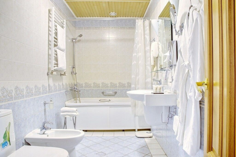 Bathroom 4, President Hotel, Sankt-Peterburg gorsovet