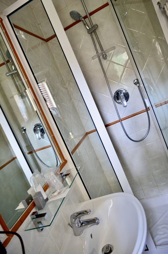 Bathroom 3, Sourire Hotel, Rome