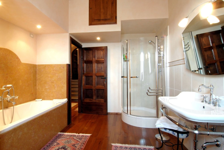 Bathroom 3, Castello di Volognano, Florence