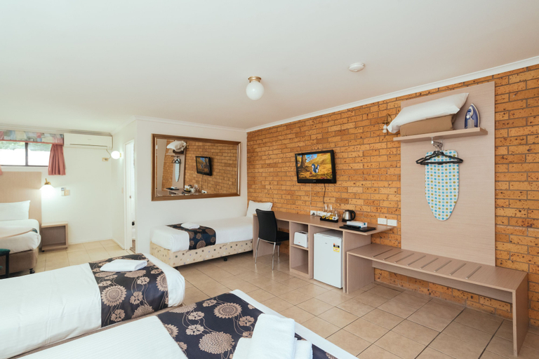 Bedroom 3, Coffs Windmill Motel, Coffs Harbour - Pt A