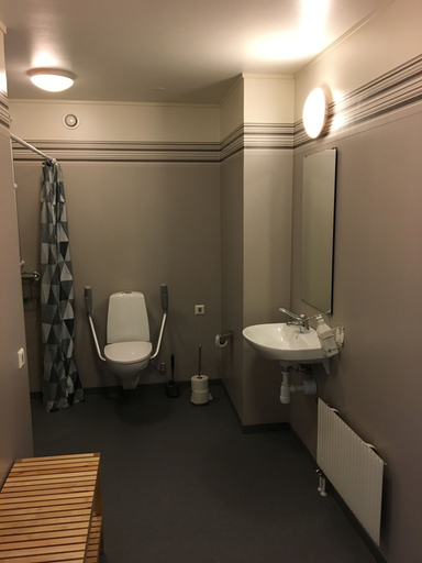 Bathroom 5, Hässleholmsgårdens vandrarhem - Hostel, Hässleholm