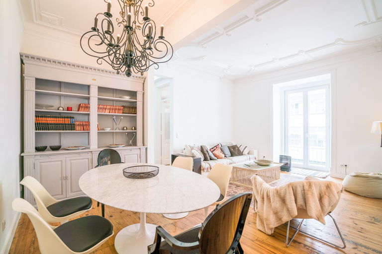Others 5, Estrela Neoclassical Apt River View, Lisbon