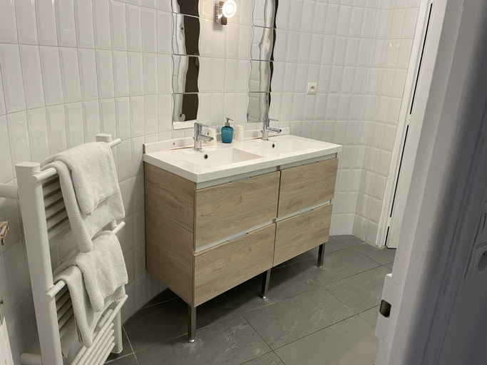 Bathroom 5, Au Chapon Fin, Vienne