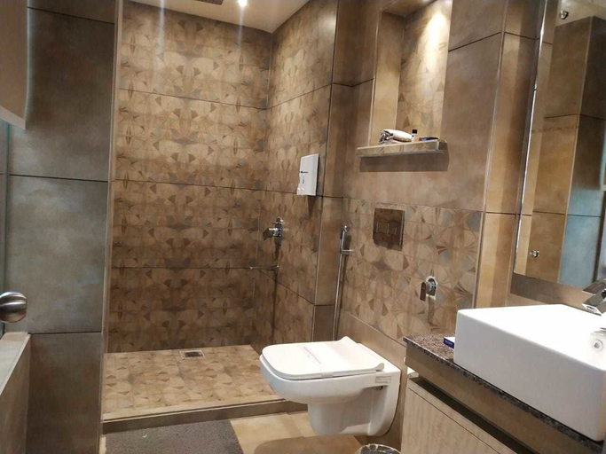 Bathroom 3, Hotel Malghotras by Hazel Hotels, Kangra