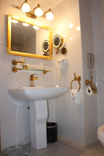 Bathroom 4, Adamaoua Grand Hotel, Wouri