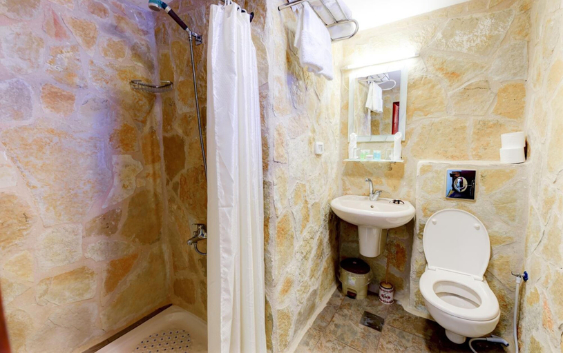 Bathroom 3, Dar Sitti Aziza, Bethlehem
