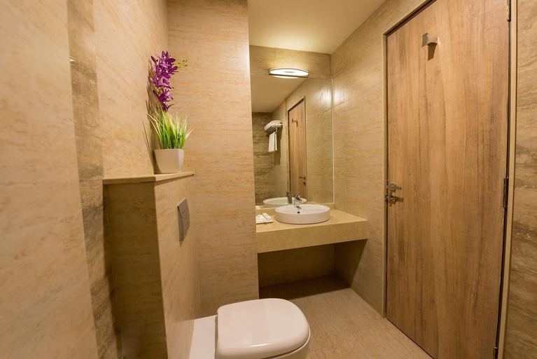 Bathroom 4, Hotel Chenthur Park, Coimbatore