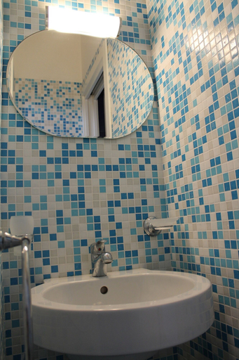 Bathroom 2, Seven Apartments, Lecce