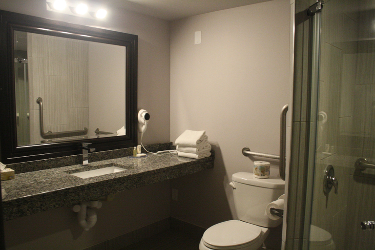Bathroom 5, Days Inn by Wyndham Sudbury & Conference Centre, Greater Sudbury