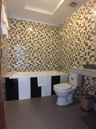 Bathroom 5, Cozycloud Backpackers Hostel, Siem Reap