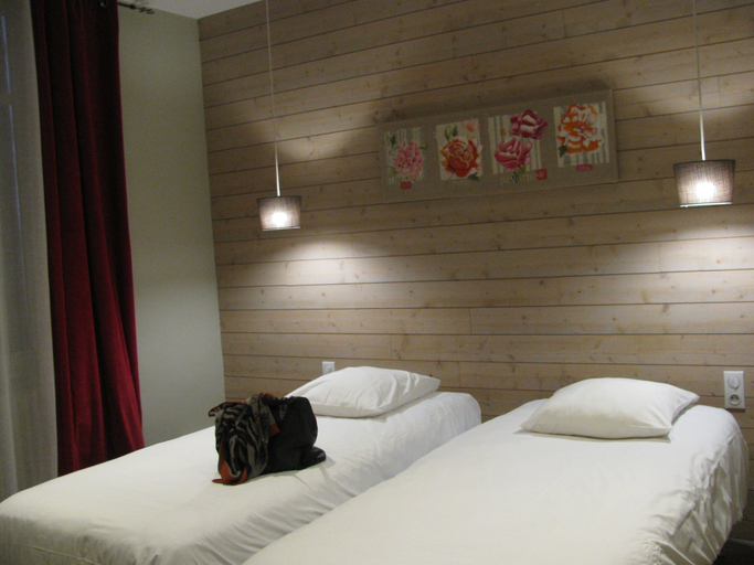 Bedroom 5, Logis Hotel Le Cheval Noir, Indre
