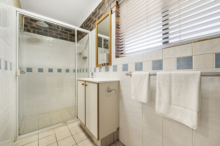 Bathroom 5, Esk Wivenhoe Motor Inn, Esk