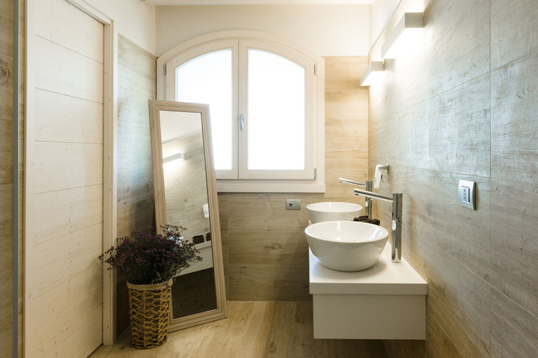 Bathroom 5, Bianco Hotel, Lecco
