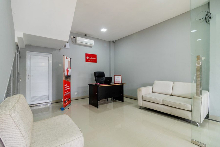 Public Area 3, RedDoorz near Plaza Atrium Senen, Central Jakarta