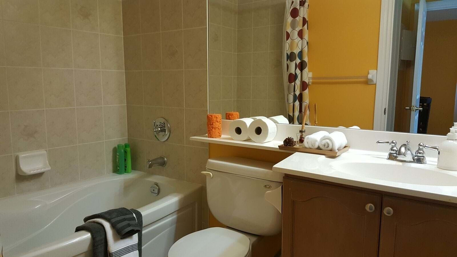 Bathroom, Kashaneh at Meridian, Toronto