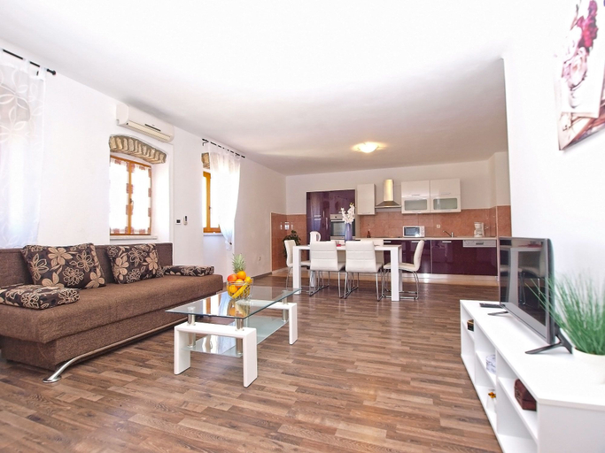 Others 4, House 1277, Višnjan