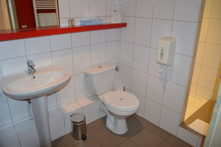 Bathroom 4, Hôtel du Lac, Haut-Rhin