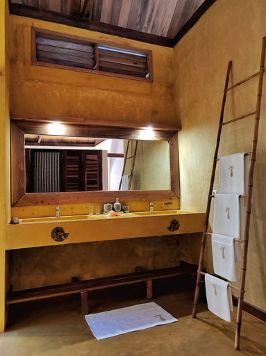 Bathroom 5, Eden Lodge, Diana