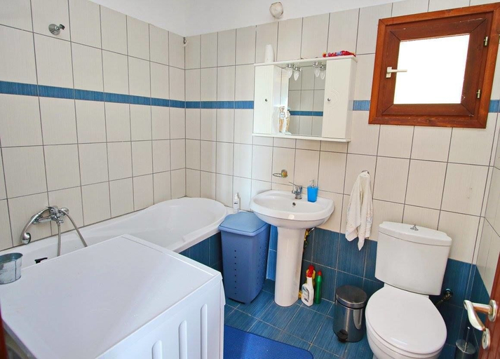 Bathroom 5, Pantso Villa, East Macedonia and Thrace