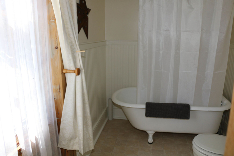 Bathroom 4, Jardine's Inn, Kent