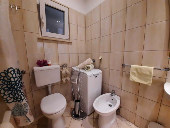Bathroom 3, Apartments Kirigin, Dubrovnik