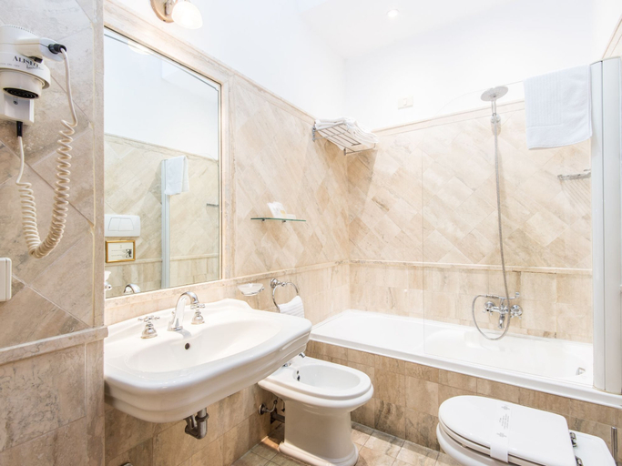 Bathroom 2, Il Gattopardo Relais, Rome