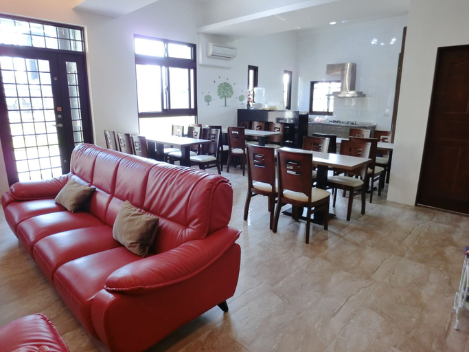 Others 5, Love Play House, Yilan