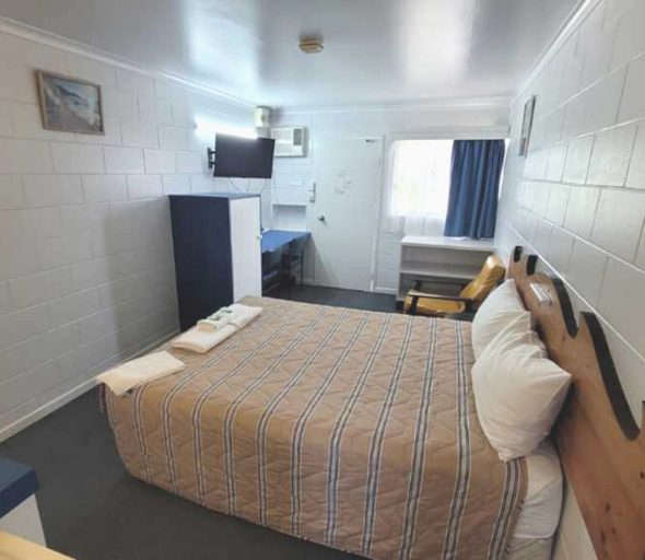 Bedroom 5, Innisfail City Motel, Johnstone