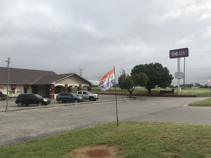 Exterior & Views 2, Castle Inn & Suites Anadarko, Caddo
