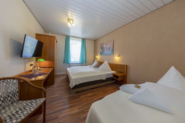 Bedroom 5, Restaurant & Landhotel Zum Niestetal, Kassel