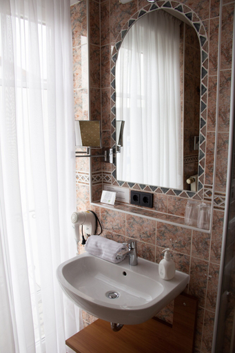 Bathroom 4, Ambient Hotel Tassilo, Dingolfing-Landau