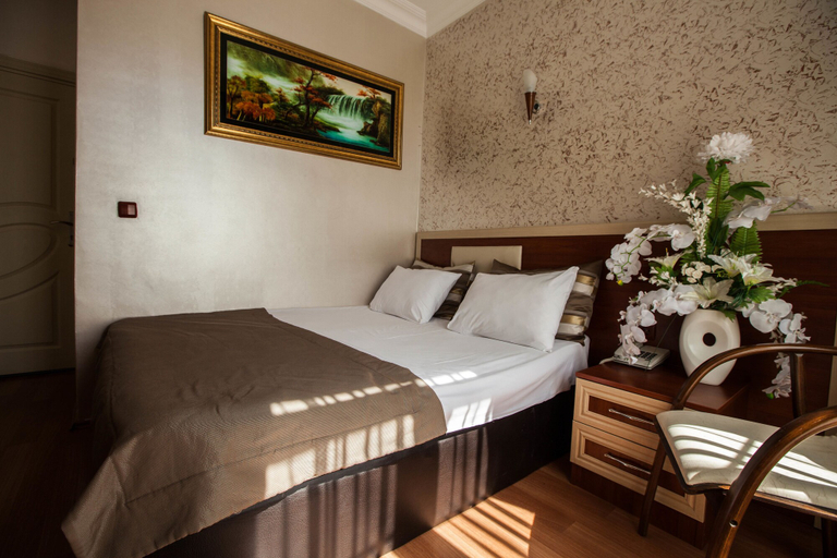 Bedroom 3, Grand Hotel Palmiye, Beyoğlu