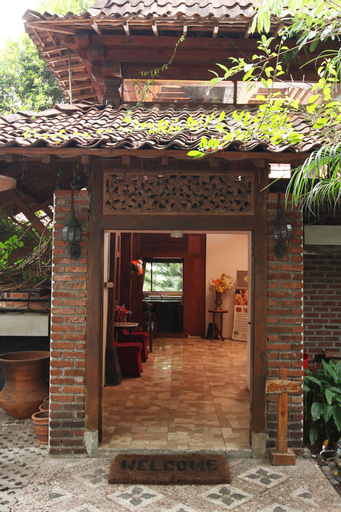 Exterior & Views 2, Lotus Art & Garden Hotel, Bandung