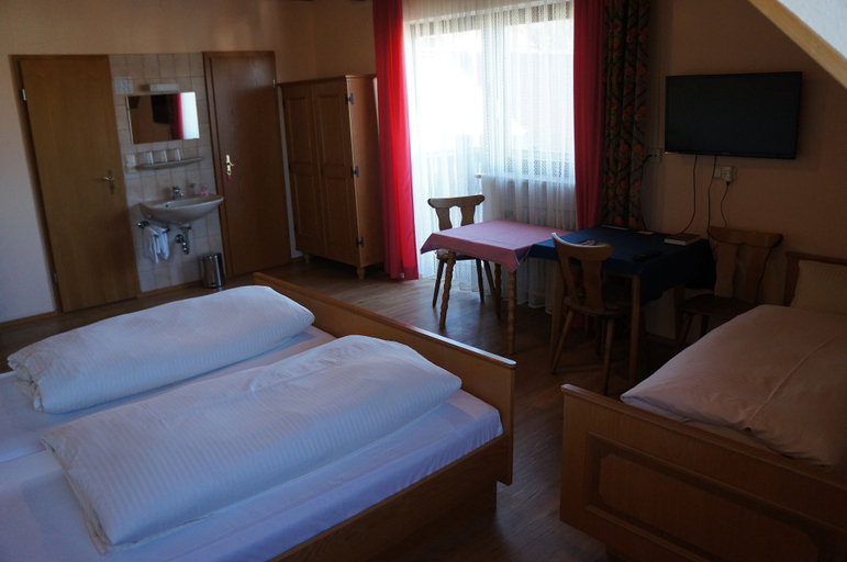 Bedroom 2, Gasthof Bauer, Kelheim