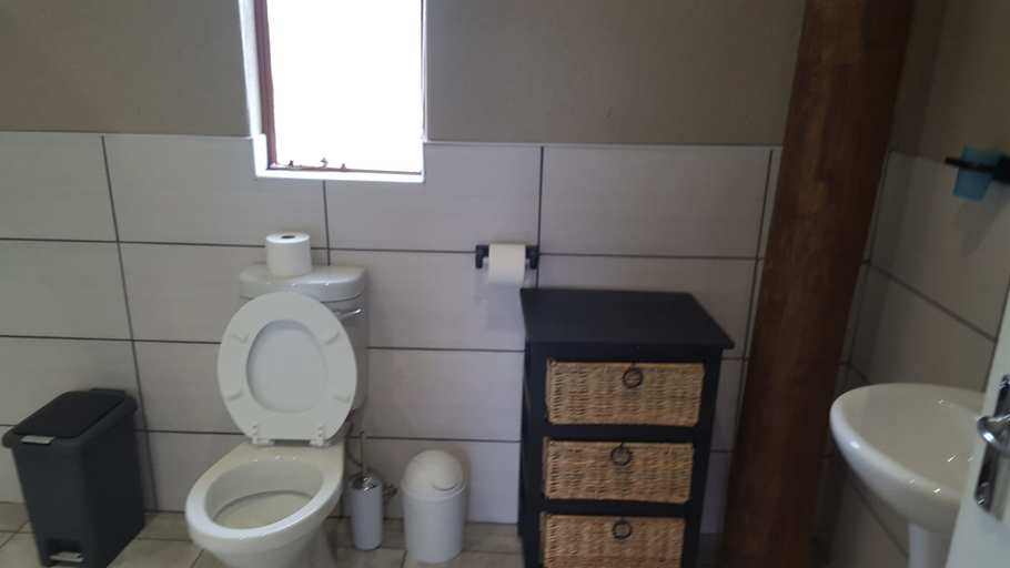 Bathroom 3, Kruger View Chalets, Ehlanzeni