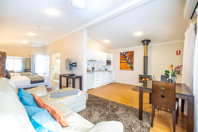 Bedroom 3, Camelot Boutique Accommodations, Tamborine Mountain