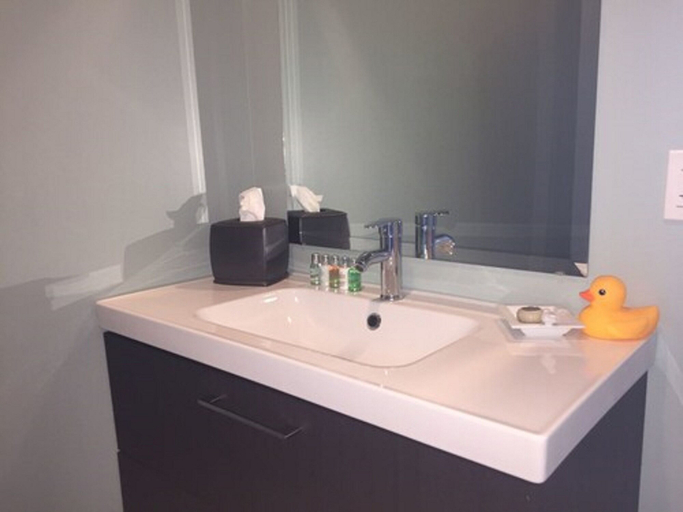 Bathroom 3, Hotel Kilbourne Downtown Sandusky, Erie