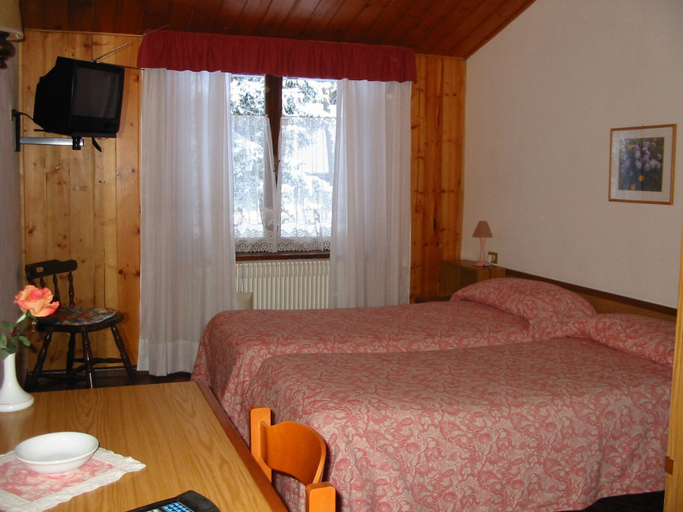 Bedroom 4, Hotel Rifugio Sores, Trento