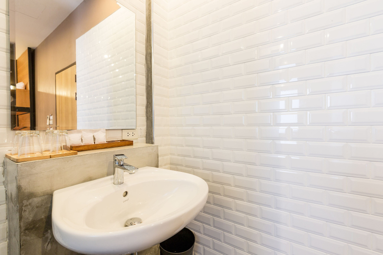 Bathroom 3, Srisuksant Square - Hostel, Mueang Krabi