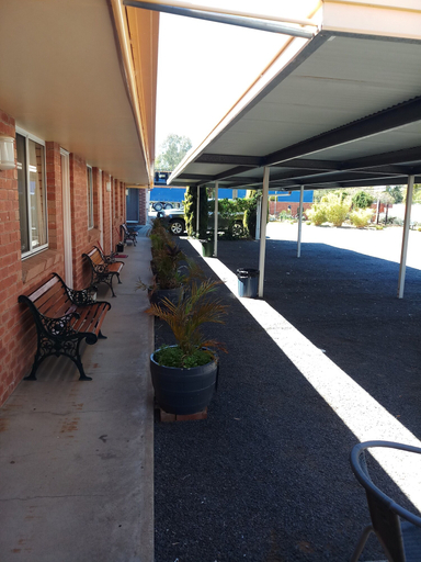 Others 5, Alfa Motel, Gilgandra