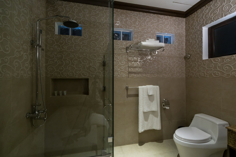 Bathroom 4, Espacio Verde Resort, Roxas City