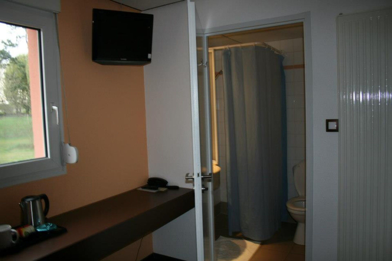 Bathroom 4, KYRIAD DIRECT LURE, Haute-Saône