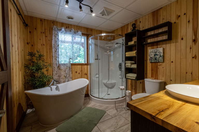 Bathroom 3, Les Chalets Tourisma, Portneuf