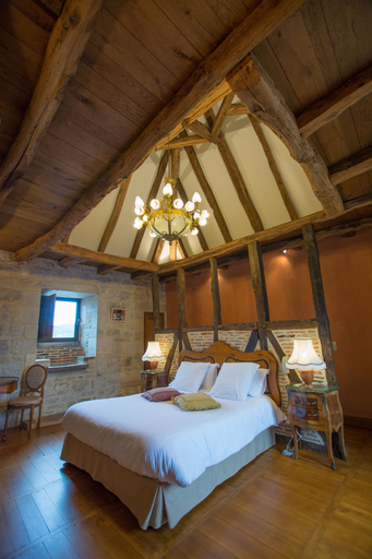 Bedroom 2, La Terrasse, Lot