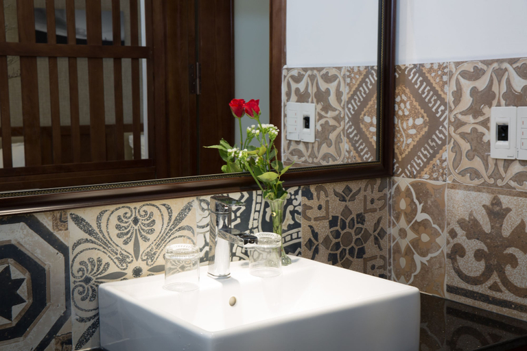 Bathroom 3, Aris Beach Apartment & Hotel, Da Nang